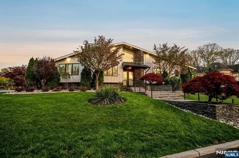 22 Berkshire Place Englewood Cliffs NJ 07632
