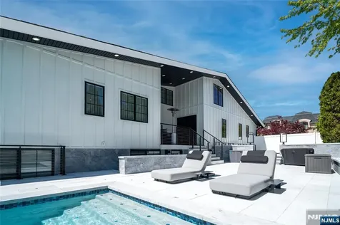 22 Berkshire Place Englewood Cliffs NJ 07632