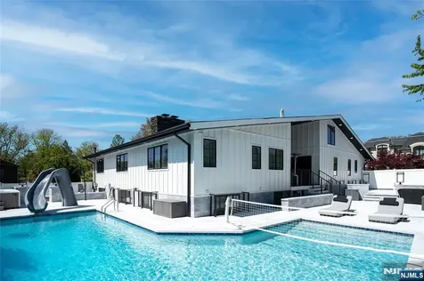 22 Berkshire Place Englewood Cliffs NJ 07632