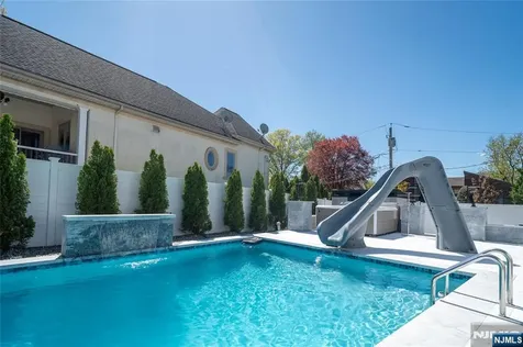 22 Berkshire Place Englewood Cliffs NJ 07632