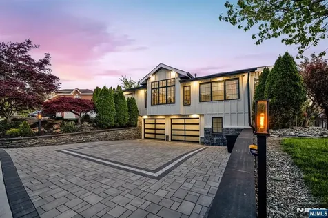 22 Berkshire Place Englewood Cliffs NJ 07632