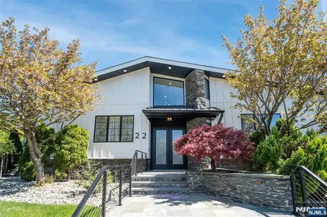 22 Berkshire Place Englewood Cliffs NJ 07632