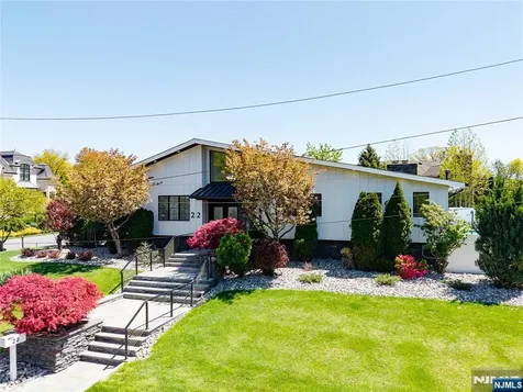 22 Berkshire Place Englewood Cliffs NJ 07632