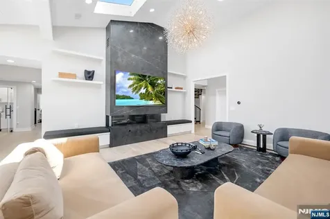 22 Berkshire Place Englewood Cliffs NJ 07632