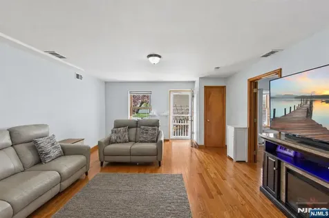 536 2nd Avenue Lyndhurst NJ 07071