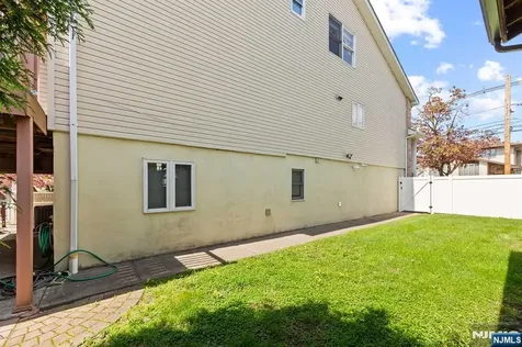 536 2nd Avenue Lyndhurst NJ 07071