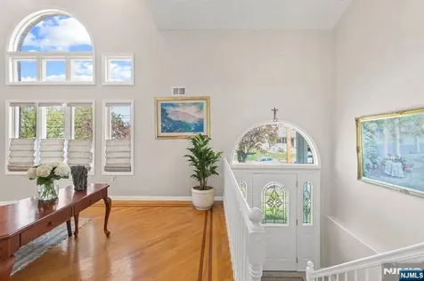 536 2nd Avenue Lyndhurst NJ 07071
