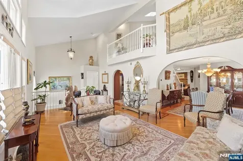 536 2nd Avenue Lyndhurst NJ 07071