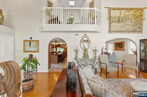 536 2nd Avenue Lyndhurst NJ 07071