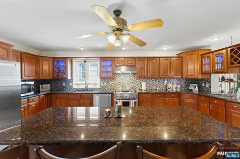 536 2nd Avenue Lyndhurst NJ 07071