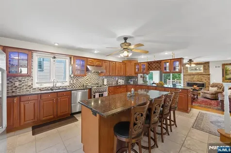 536 2nd Avenue Lyndhurst NJ 07071