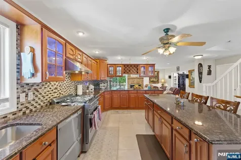 536 2nd Avenue Lyndhurst NJ 07071
