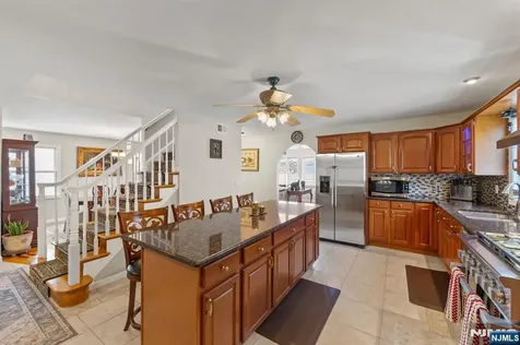 536 2nd Avenue Lyndhurst NJ 07071