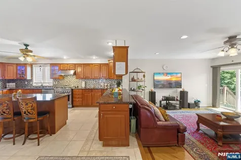 536 2nd Avenue Lyndhurst NJ 07071