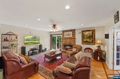 536 2nd Avenue Lyndhurst NJ 07071