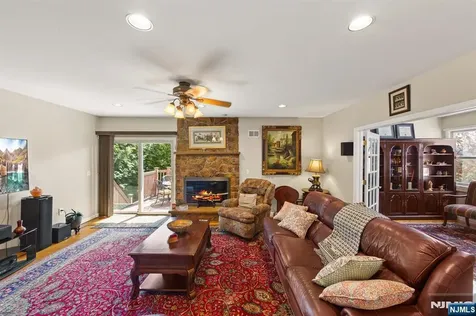 536 2nd Avenue Lyndhurst NJ 07071