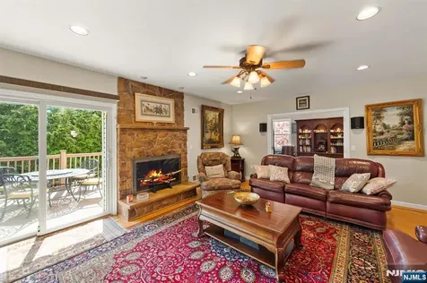 536 2nd Avenue Lyndhurst NJ 07071