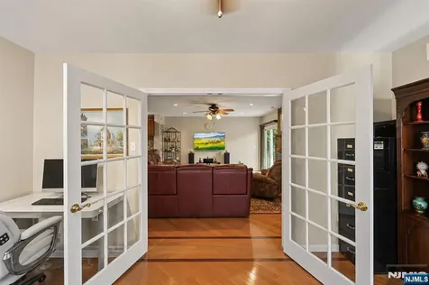 536 2nd Avenue Lyndhurst NJ 07071