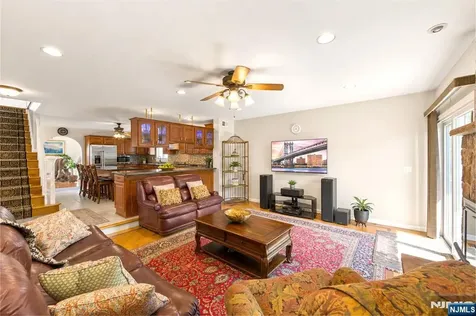 536 2nd Avenue Lyndhurst NJ 07071