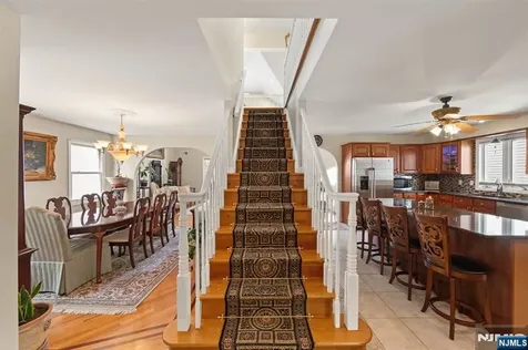 536 2nd Avenue Lyndhurst NJ 07071