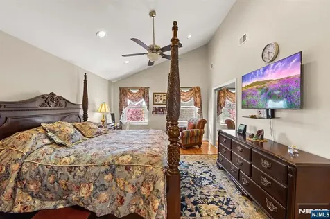 536 2nd Avenue Lyndhurst NJ 07071