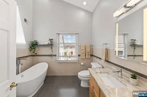 536 2nd Avenue Lyndhurst NJ 07071