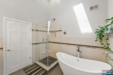 536 2nd Avenue Lyndhurst NJ 07071