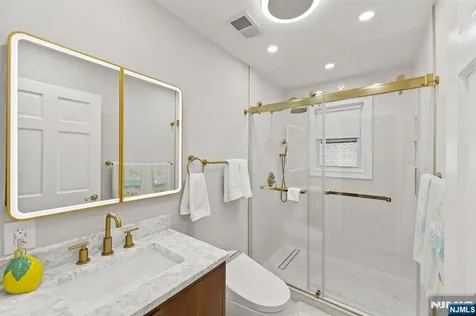 536 2nd Avenue Lyndhurst NJ 07071
