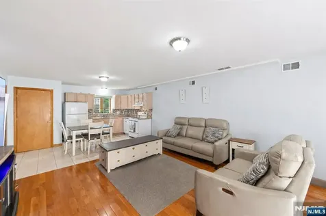 536 2nd Avenue Lyndhurst NJ 07071