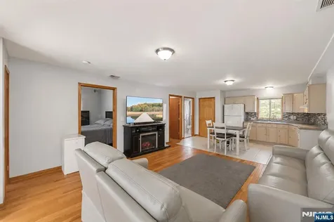 536 2nd Avenue Lyndhurst NJ 07071