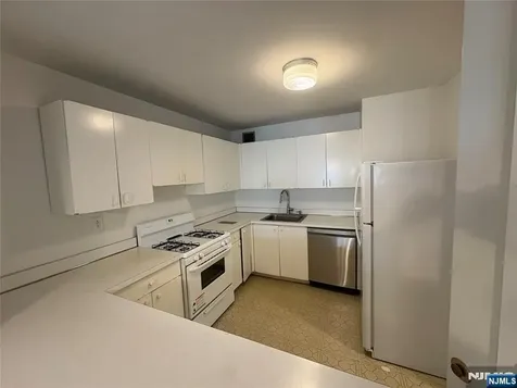 1203 River Road Edgewater NJ 07020