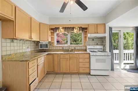 10 Old Stone Church Road Upper Saddle River NJ 07458