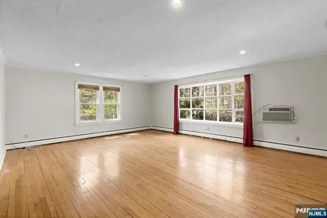 10 Old Stone Church Road Upper Saddle River NJ 07458