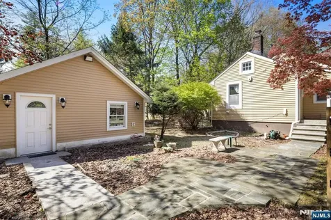 10 Old Stone Church Road Upper Saddle River NJ 07458