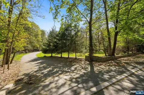 10 Old Stone Church Road Upper Saddle River NJ 07458