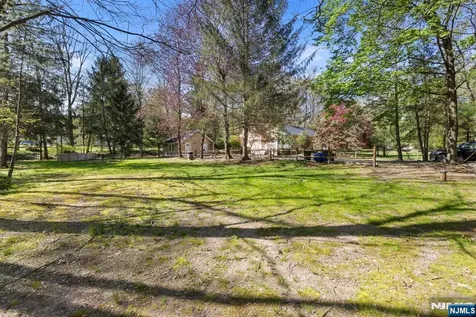 10 Old Stone Church Road Upper Saddle River NJ 07458