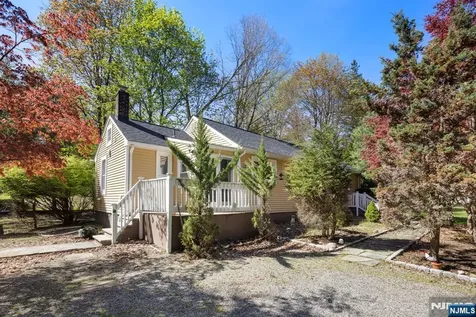10 Old Stone Church Road Upper Saddle River NJ 07458