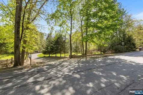 10 Old Stone Church Road Upper Saddle River NJ 07458