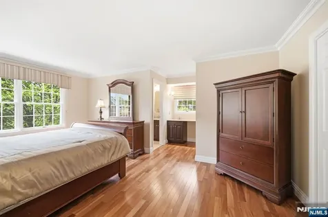137 S Maple Avenue Park Ridge NJ 07656