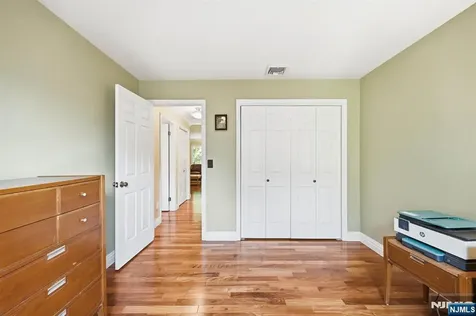 137 S Maple Avenue Park Ridge NJ 07656