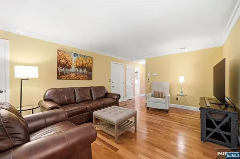 137 S Maple Avenue Park Ridge NJ 07656
