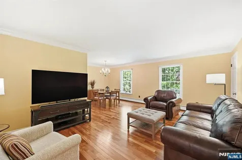 137 S Maple Avenue Park Ridge NJ 07656