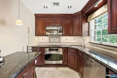 137 S Maple Avenue Park Ridge NJ 07656