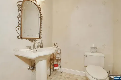 108 Demarest Lane Montvale NJ 07645