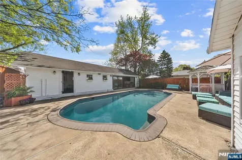232 Webster Avenue Lyndhurst NJ 07071