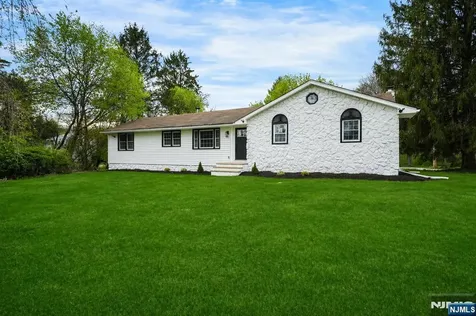 29 Ironia Road Chester Township NJ 07836