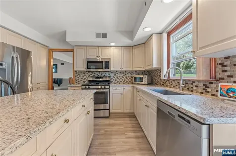 72 Pilgrim Drive Clifton NJ 07013