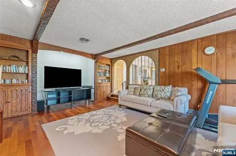 72 Pilgrim Drive Clifton NJ 07013
