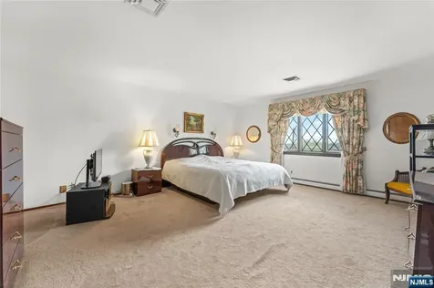 72 Pilgrim Drive Clifton NJ 07013