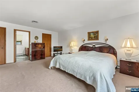 72 Pilgrim Drive Clifton NJ 07013